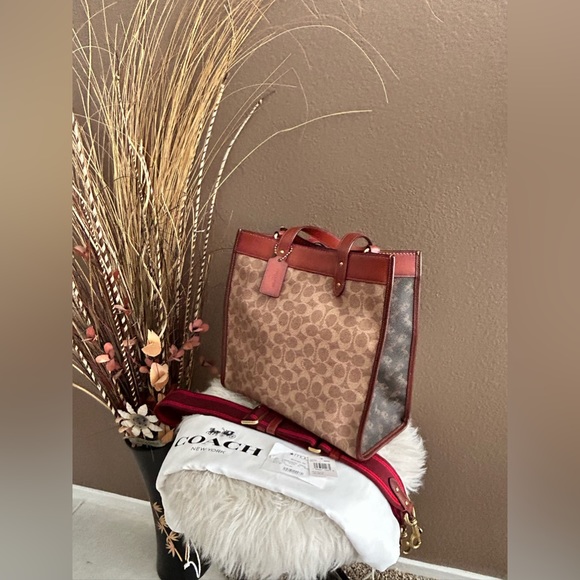 Authentic Coach Tote W/ removable stylish strap & Dust Bag!! - Picture 12 of 13